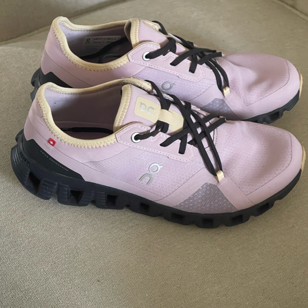 OnCloud Running Lavender and Black Athletic Shoes Size 7.5